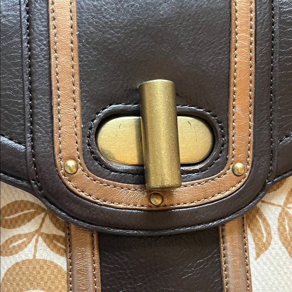 Kenneth Cole Retro Leather purse - Picture 2 of 16